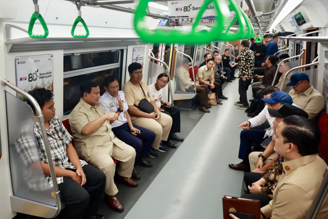 Prabowo Ungkap Masa Mudanya ‘Anker’: Transportasi Umum Penting bagi Kehidupan Modern