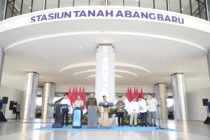 Pengguna KRL Akui Prabowo Perbaiki Kereta Api dan Stasiun: Bagus dan Nyaman