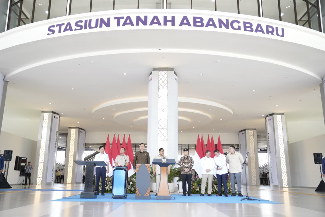 Pengguna KRL Akui Prabowo Perbaiki Kereta Api dan Stasiun: Bagus dan Nyaman